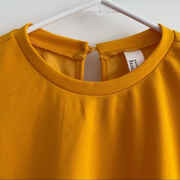 NWOT 🌻 Puff-sleeve blouse - Picture 5 of 9